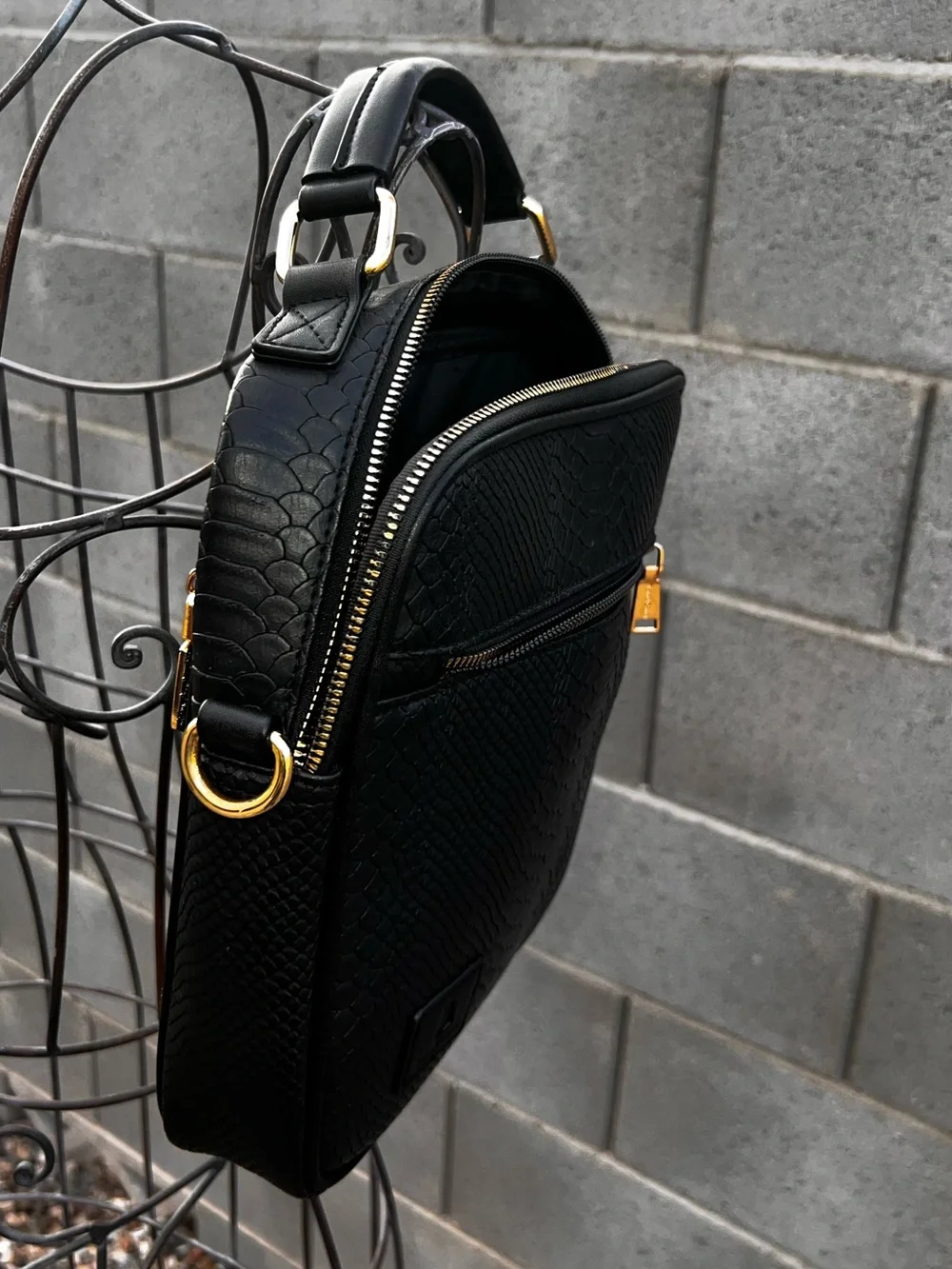 Tote&Carry messenger bag